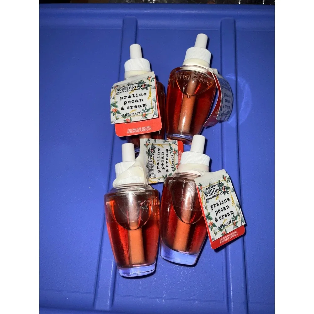 Bath and Body Works Wallflowers Home Refill 4-Pack Praline Pecan & Cream bulbs